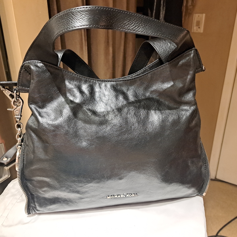 Michael Kors Shiny Black Shoulder Bag - Picture 1 of 9